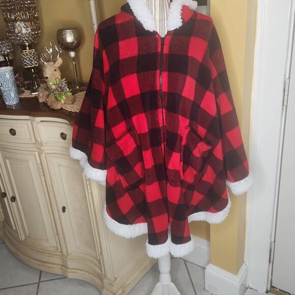 Warm & Cozy red buffalo oversized hooded poncho one size fits most - Picture 2 of 5